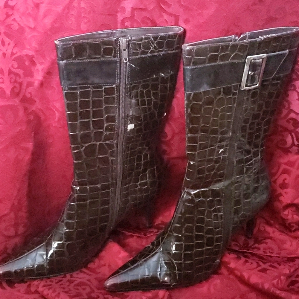 Heeled boots